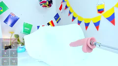 _jasminnee_ online show from June 11, 2026, 2:04 pm