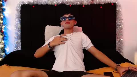 Snapshot of _johan_smith chatting on December 15, 2025, 11:14 am Johan online show from December 15, 2025, 11:14 am