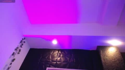 Mia online show from December 24, 2024, 4:51 pm