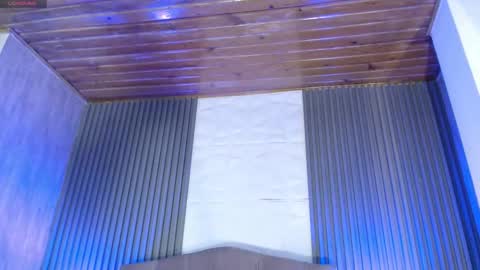 Mia online show from December 13, 2025, 7:53 pm