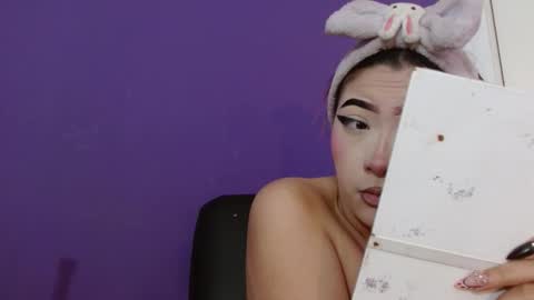 Mia online show from March 11, 2026, 12:55 pm