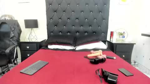 _johnson_alana online show from November 26, 2025, 12:28 pm