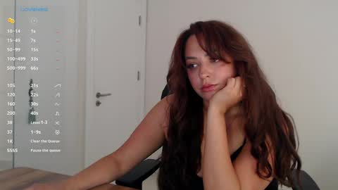 Snapshot of _just_a_queen_3 chatting on May 17, 2026, 10:44 am _just_a_queen_3 online show from May 17, 2026, 10:44 am