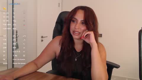 Snapshot of _just_a_queen_3 chatting on June 11, 2026, 5:44 pm _just_a_queen_3 online show from June 11, 2026, 5:44 pm