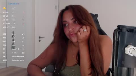 Snapshot of _just_a_queen_3 chatting on June 23, 2026, 7:28 am _just_a_queen_3 online show from June 23, 2026, 7:28 am