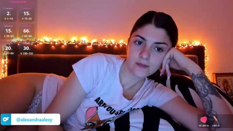 _just_a_simple_girl online show from February 6, 2025, 1:43 pm