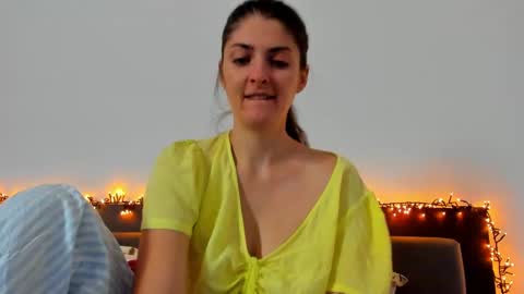 _just_a_simple_girl online show from October 16, 2025, 11:22 am