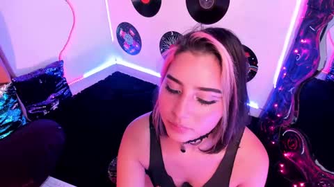 _karine01 online show from January 8, 2025, 10:37 pm