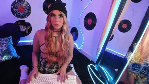 Snapshot of _karine01 chatting on February 4, 2025, 3:54 am _karine01 online show from February 4, 2025, 3:54 am