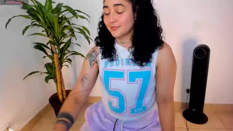 Snapshot of _kat_1 chatting on December 2, 2025, 9:54 pm online show from December 2, 2025, 9:54 pm