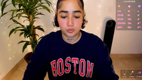 Snapshot of _kat_1 chatting on December 20, 2025, 1:23 am online show from December 20, 2025, 1:23 am