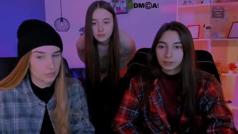_kellykitten_ online show from April 22, 2026, 8:50 am