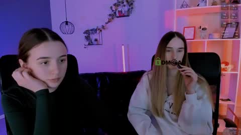 _kellykitten_ online show from April 23, 2026, 12:29 pm