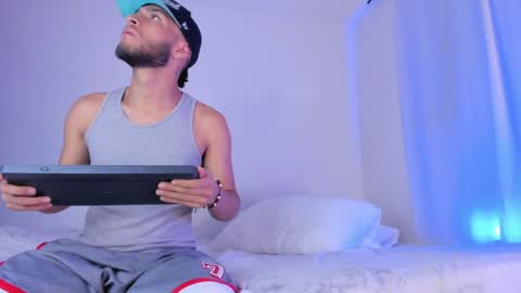 Snapshot of _kevin_xxx chatting on January 6, 2025, 5:41 am online show from January 6, 2025, 5:41 am