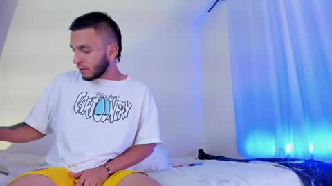 Snapshot of _kevin_xxx chatting on February 6, 2025, 3:59 am online show from February 6, 2025, 3:59 am