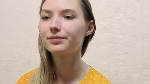 _kikiclark_ online show from May 22, 2026, 8:25 pm