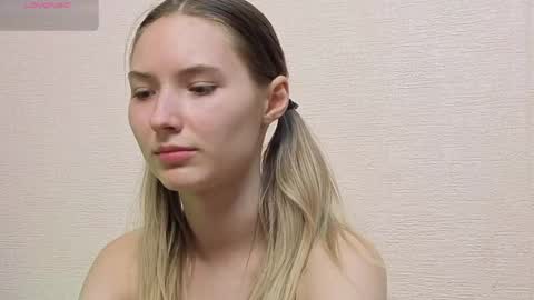 _kikiclark_ online show from May 24, 2026, 8:14 pm