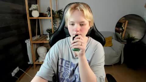 Snapshot of _killy_ chatting on October 8, 2025, 1:42 pm Li online show from October 8, 2025, 1:42 pm