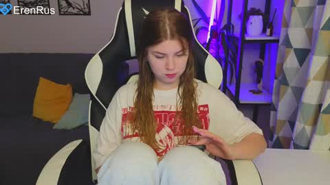 Snapshot of _kirieshka chatting on December 8, 2024, 2:09 pm Molly Emily online show from December 8, 2024, 2:09 pm