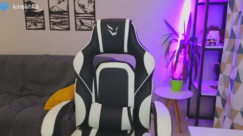 Snapshot of _kirieshka chatting on December 21, 2024, 2:15 pm Molly Emily online show from December 21, 2024, 2:15 pm