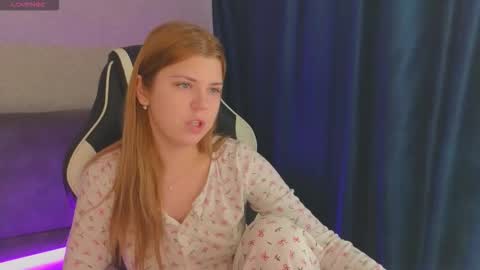 Snapshot of _kirieshka chatting on October 19, 2025, 9:32 am Molly Emily online show from October 19, 2025, 9:32 am