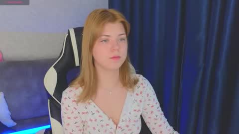 Snapshot of _kirieshka chatting on November 9, 2025, 6:23 am Molly Emily online show from November 9, 2025, 6:23 am