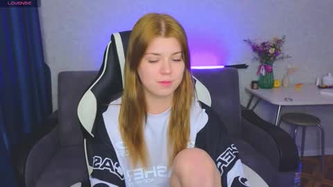 Snapshot of _kirieshka chatting on November 28, 2025, 6:10 pm Molly Emily online show from November 28, 2025, 6:10 pm