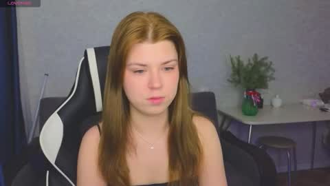 Snapshot of _kirieshka chatting on December 16, 2025, 2:22 pm Molly Emily online show from December 16, 2025, 2:22 pm