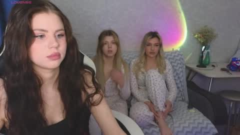 Molly   Emily online show from April 28, 2026, 5:51 pm