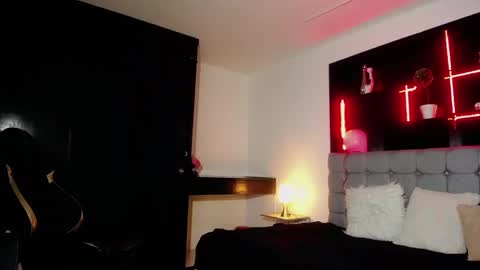 Snapshot of _kitten_1 chatting on February 20, 2025, 5:33 am _kitten_1 online show from February 20, 2025, 5:33 am