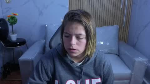 _kitten_1 online show from May 2, 2026, 3:33 am