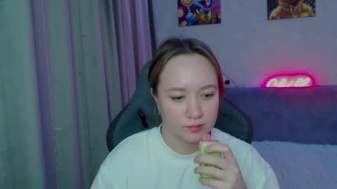 _lalune_ online show from January 20, 2025, 1:39 am