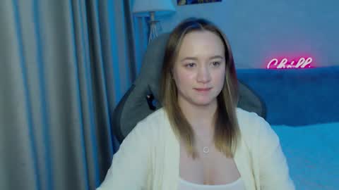 _lalune_ online show from February 25, 2025, 1:20 am