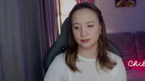 _lalune_ online show from November 5, 2025, 9:31 am