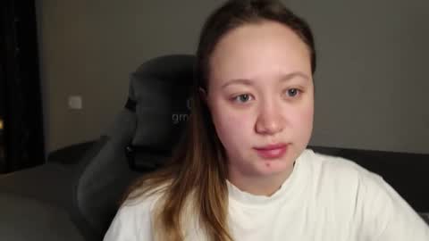 _lalune_ online show from December 18, 2025, 3:12 am