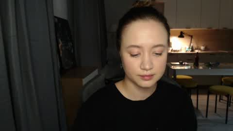 _lalune_ online show from March 17, 2026, 6:44 pm