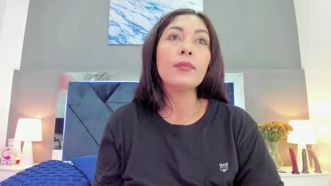 Lauralove online show from October 15, 2025, 4:29 pm