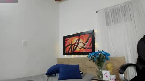 Lauralove online show from July 8, 2026, 11:20 pm