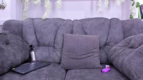 Snapshot of _laurataylor_ chatting on January 8, 2025, 11:09 pm online show from January 8, 2025, 11:09 pm