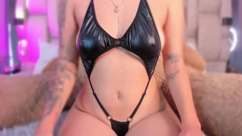 Snapshot of _laurataylor_ chatting on September 17, 2025, 7:37 pm online show from September 17, 2025, 7:37 pm