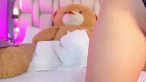 Snapshot of _laurataylor_ chatting on October 29, 2025, 8:54 pm online show from October 29, 2025, 8:54 pm