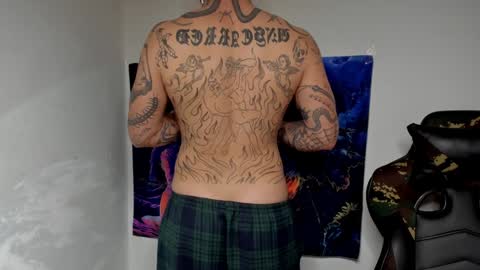 Snapshot of _layne chatting on January 10, 2025, 12:49 am Layne online show from January 10, 2025, 12:49 am