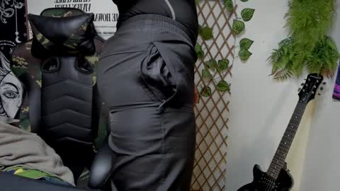 Snapshot of _layne chatting on January 27, 2025, 10:38 pm Layne online show from January 27, 2025, 10:38 pm