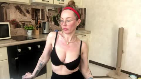  lee loo  online show from April 20, 2026, 9:01 am