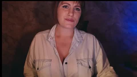 Snapshot of _letty_ chatting on October 18, 2025, 10:54 pm Letty online show from October 18, 2025, 10:54 pm