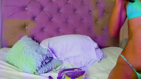 _lexx1e online show from October 8, 2025, 2:04 pm