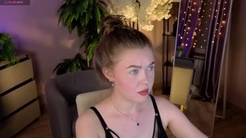 Snapshot of _liilcrystal_ chatting on July 10, 2026, 8:11 pm _liilcrystal_ online show from July 10, 2026, 8:11 pm