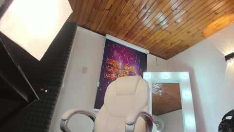 Snapshot of _lili_rose chatting on February 2, 2025, 11:32 pm Lili online show from February 2, 2025, 11:32 pm