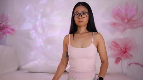Snapshot of _lillilly_ chatting on August 5, 2026, 5:43 am _lillilly_ online show from August 5, 2026, 5:43 am