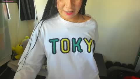 Snapshot of _litle_mily_ chatting on May 6, 2026, 9:53 pm Mily online show from May 6, 2026, 9:53 pm